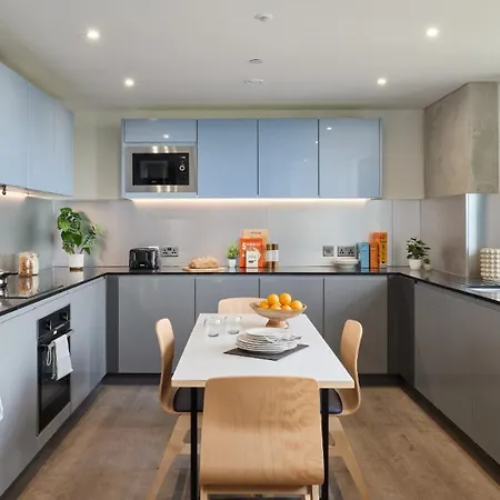 Student Only 3 Bed Private Flat With Shared Washroom Battersea